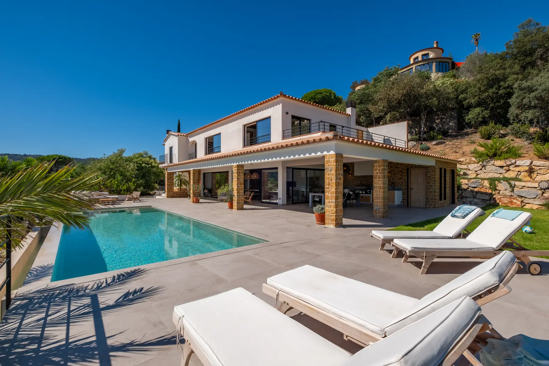 A Costa Brava villa above the bay