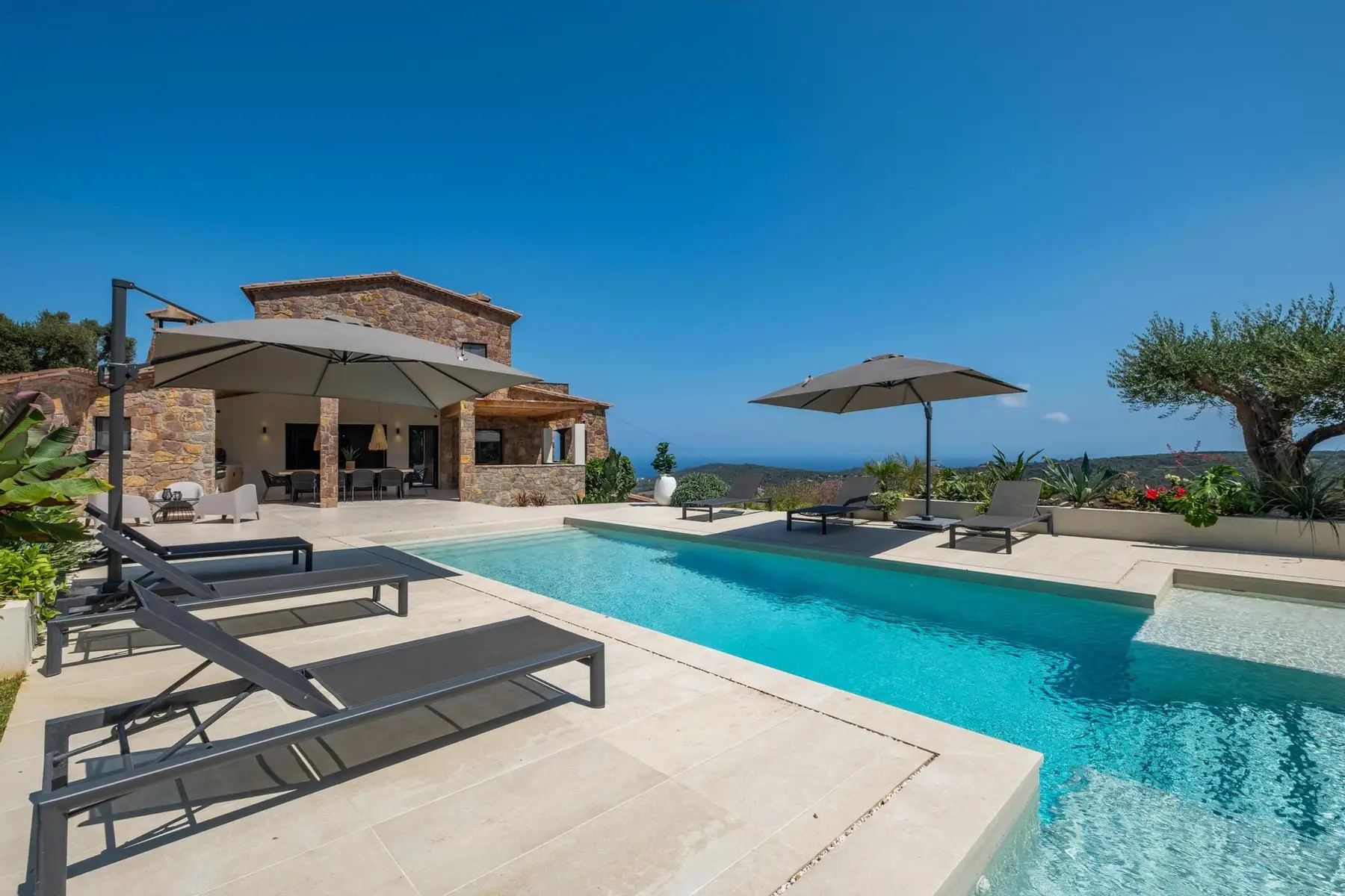 Villa with a private pool on the Costa Brava