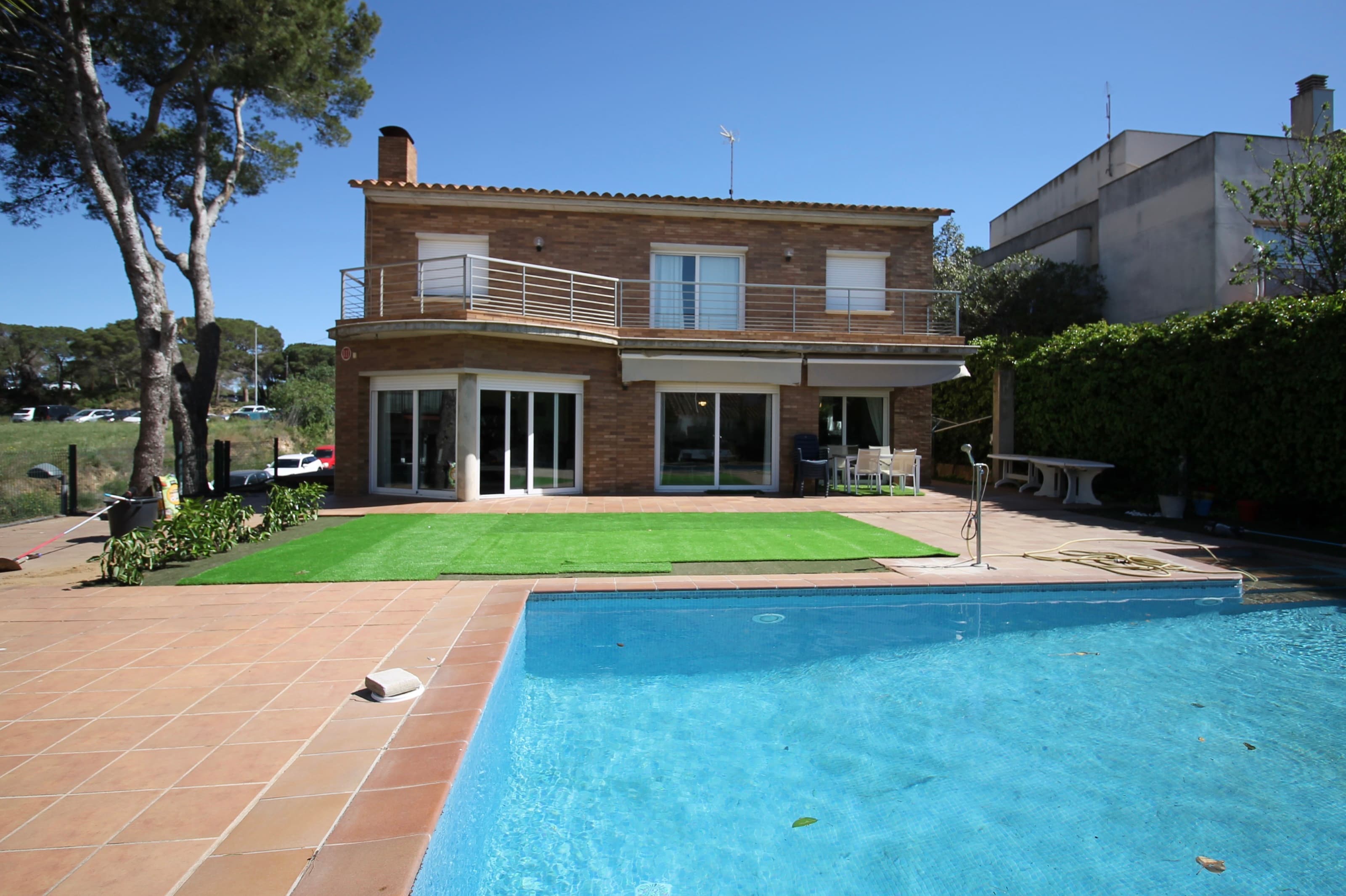 A unique spacious villa with sea view in the center of the city and the beach and port just 200 meter away