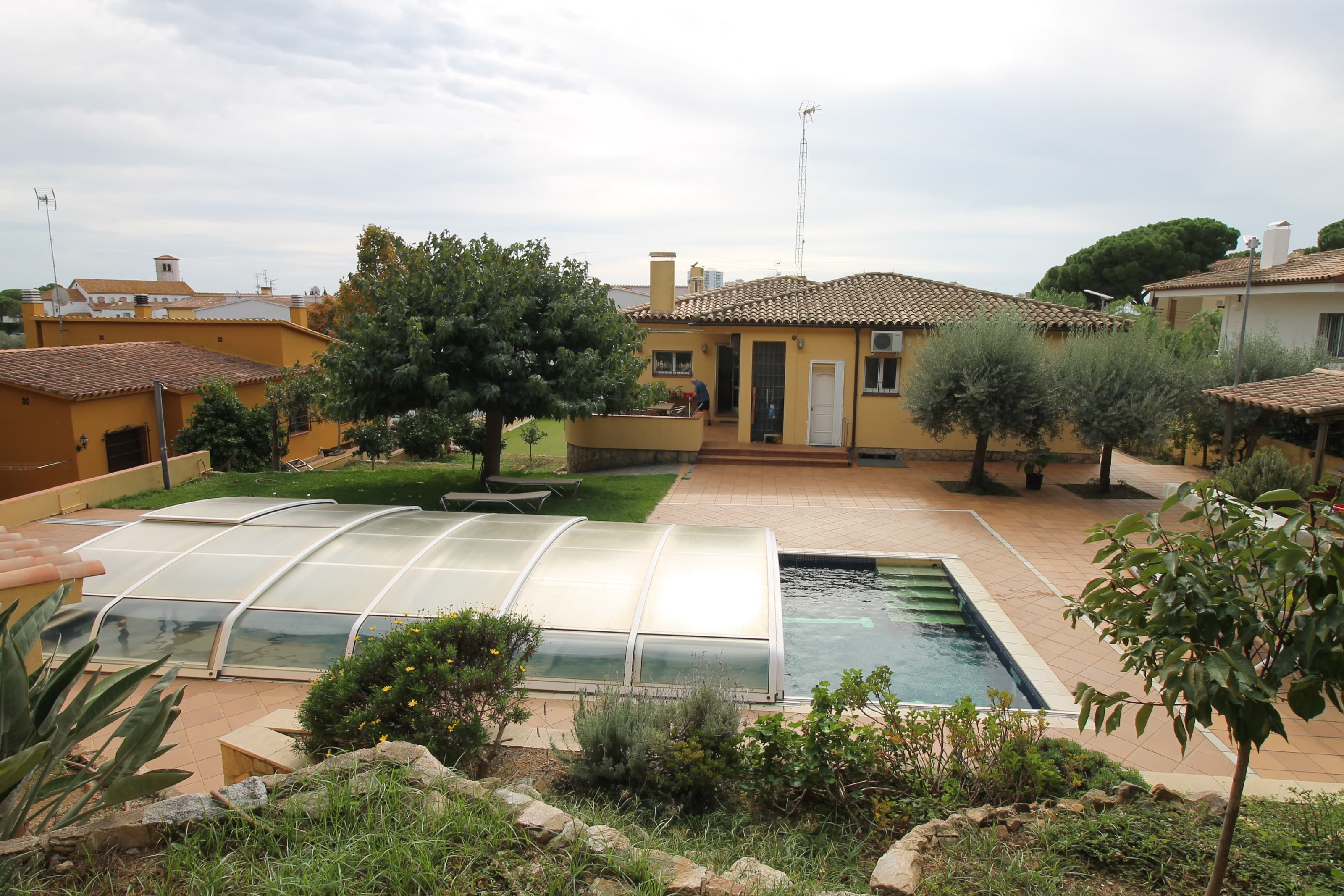 A typically Catalan villa with swimmingpool on 2-minutes walk from center and beach