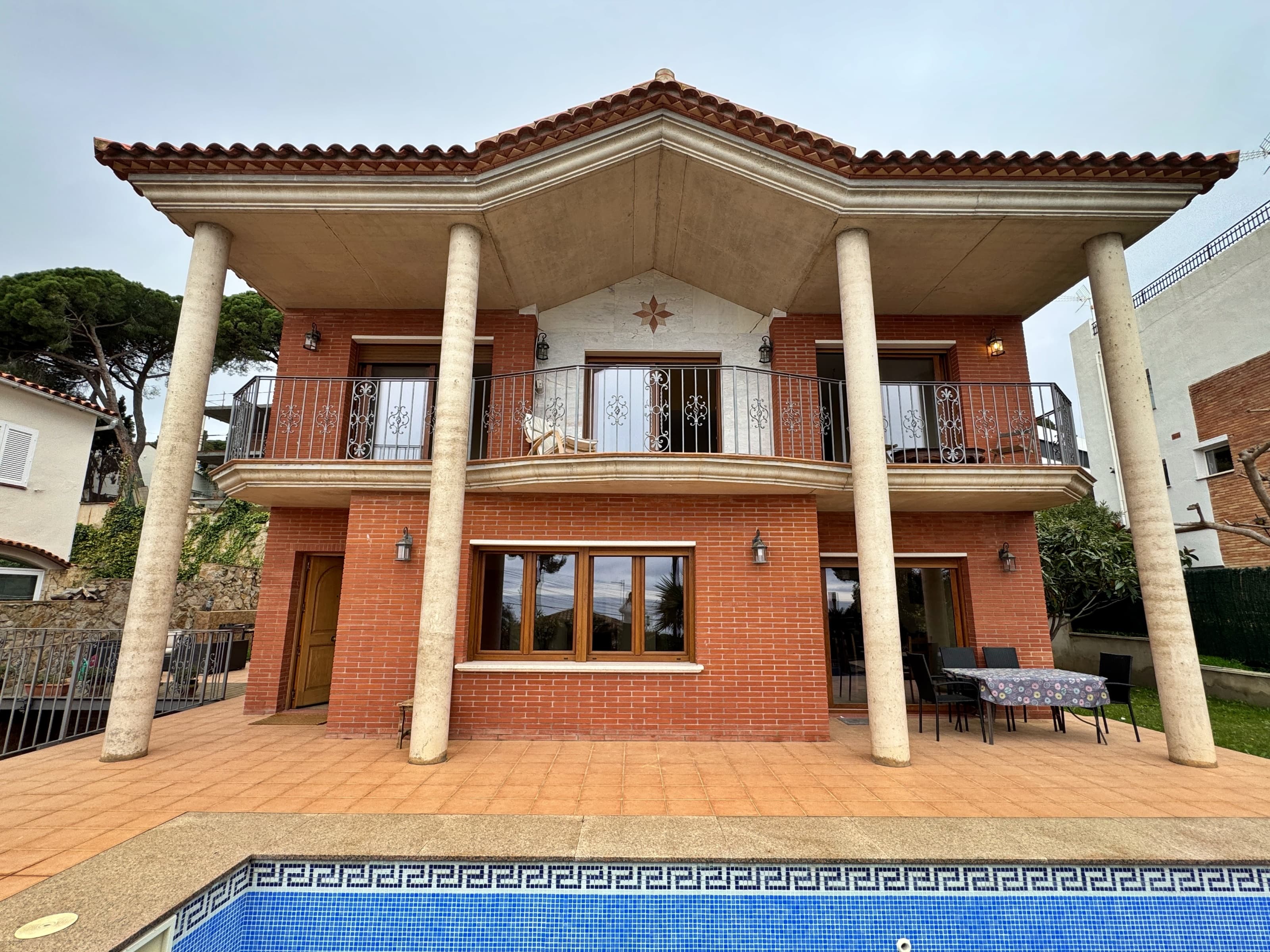 A beautiful majestic house with saltwater pool and on walking distance from the beach and centre