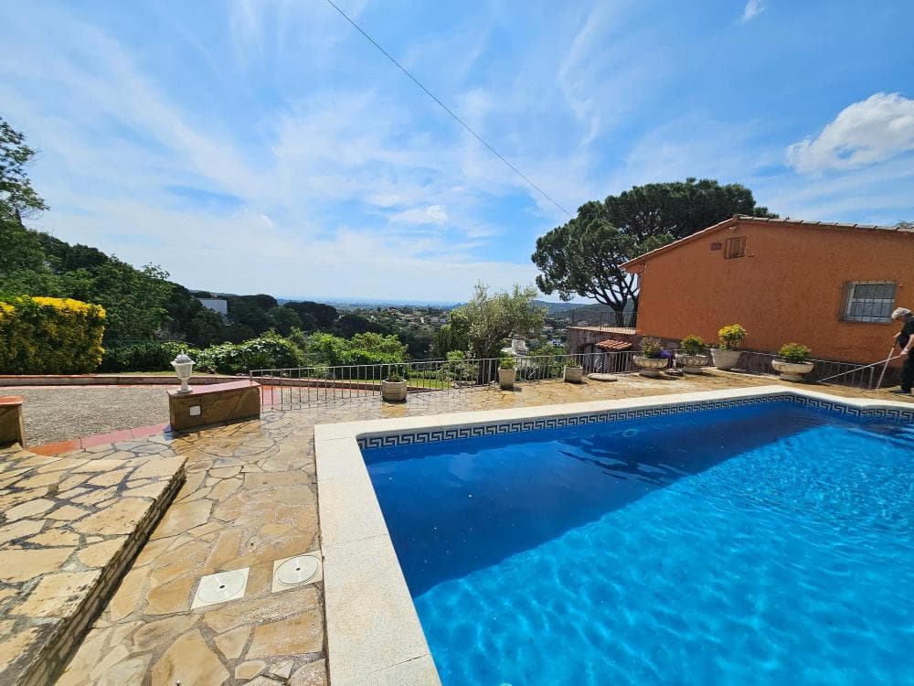 Beautiful villa with sea views