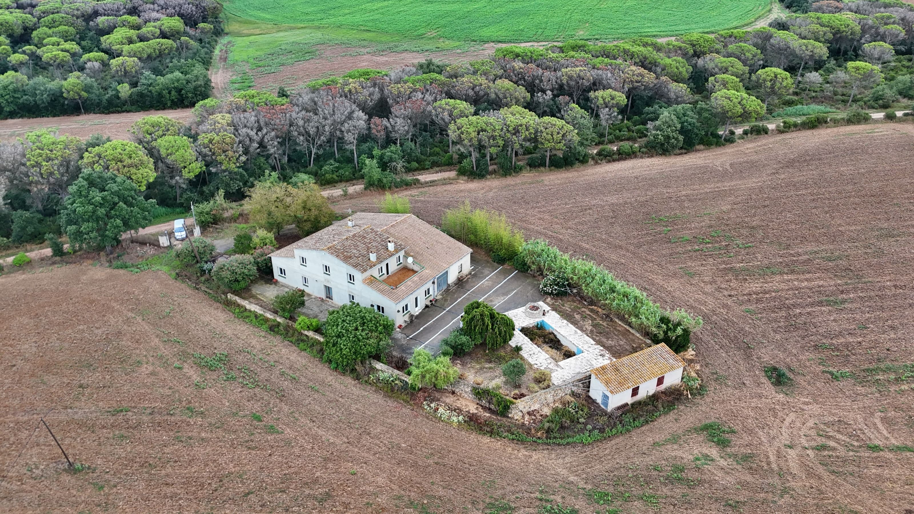 Country house with excellent connections
