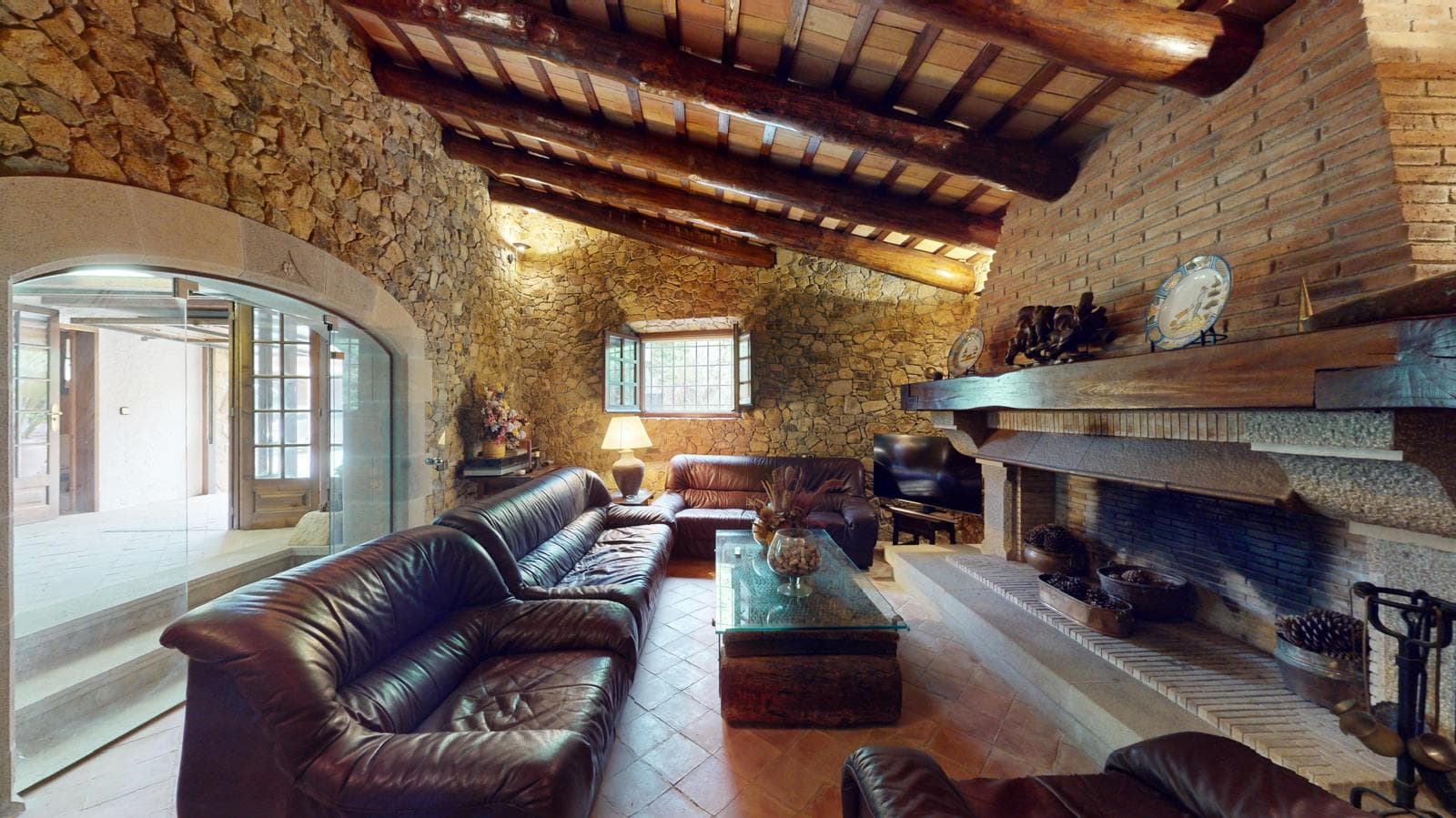 *Attractive stone house with swimming pool.