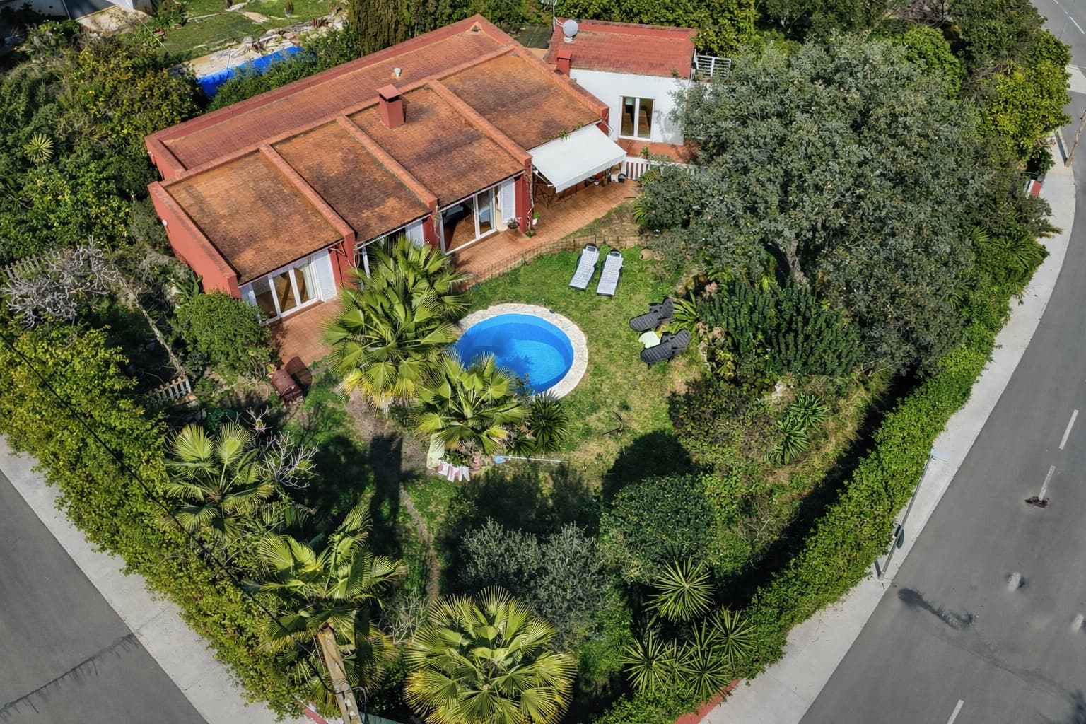 Living surrounded by greenery just minutes from the sea